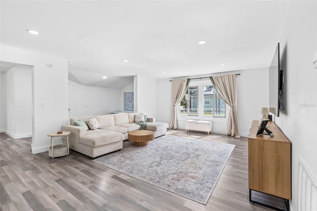 For Rent: $3,800 (3 beds, 2 baths, 2628 Square Feet)