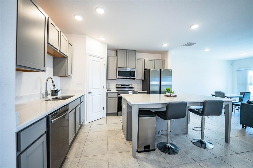 出租: $2,200 (3 贝兹, 2 浴室, 1652 平方英尺)