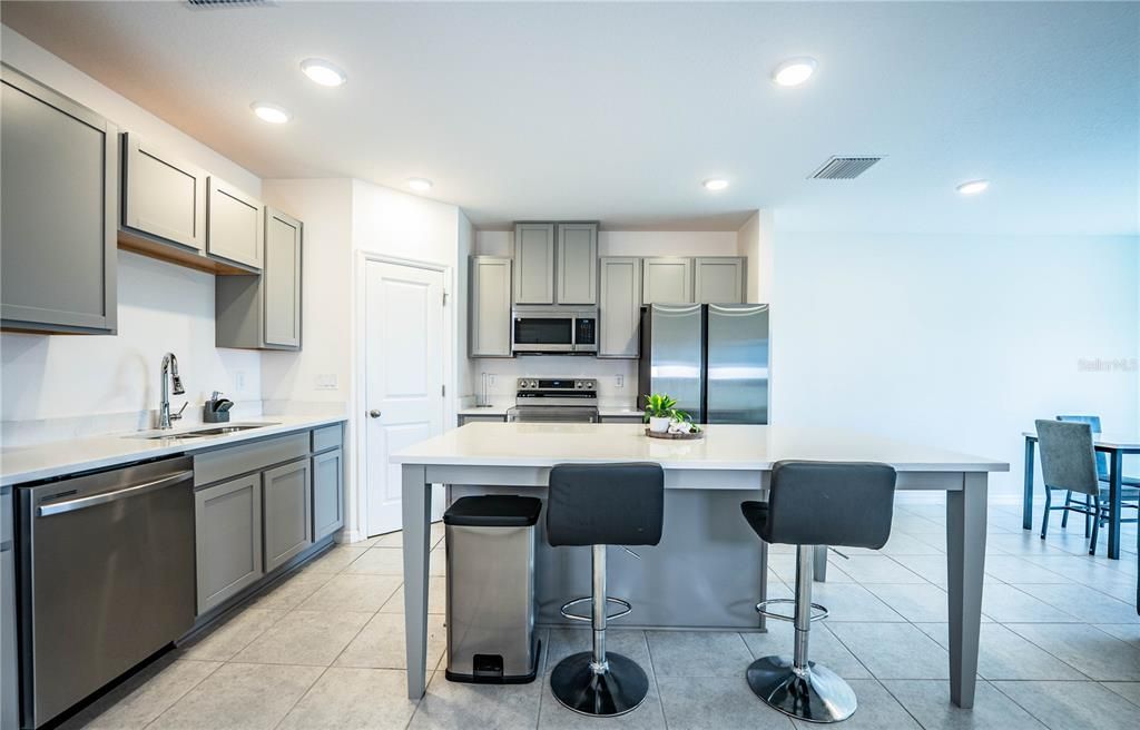 出租: $2,200 (3 贝兹, 2 浴室, 1652 平方英尺)