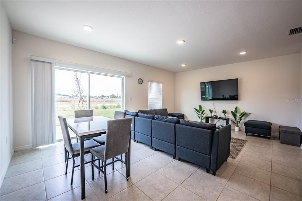 出租: $2,200 (3 贝兹, 2 浴室, 1652 平方英尺)