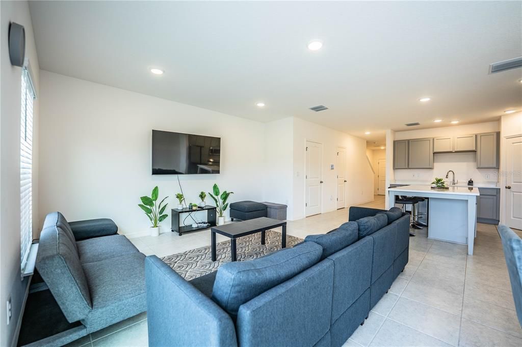 出租: $2,200 (3 贝兹, 2 浴室, 1652 平方英尺)