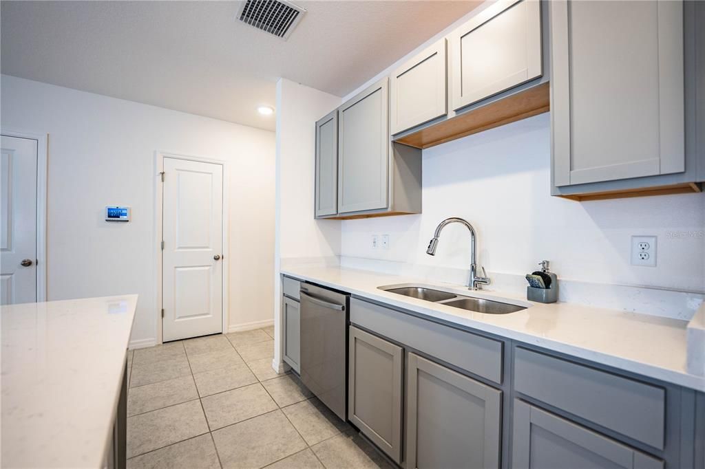 出租: $2,200 (3 贝兹, 2 浴室, 1652 平方英尺)