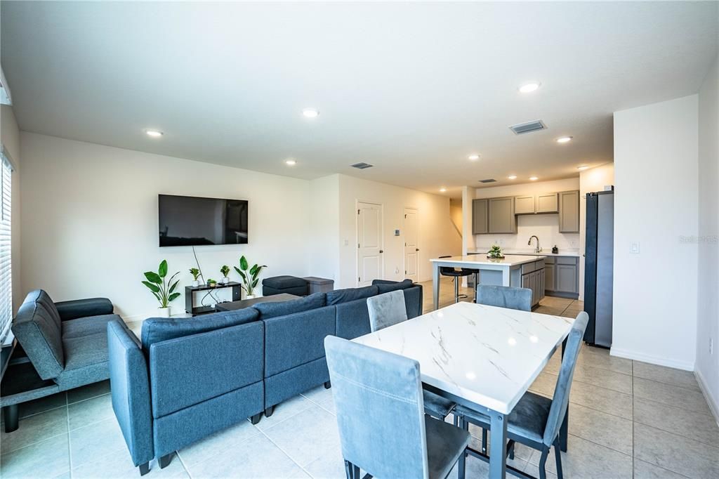 出租: $2,200 (3 贝兹, 2 浴室, 1652 平方英尺)