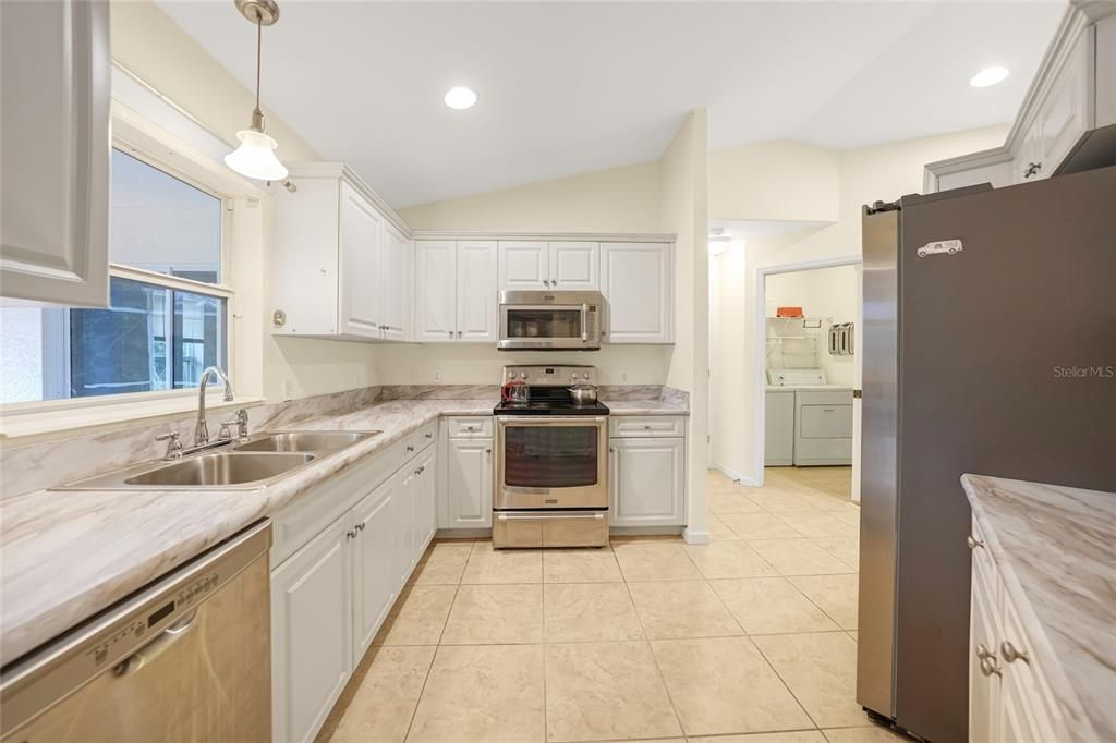 На продажу: $285,000 (3 спален, 2 ванн, 1437 Квадратных фут)