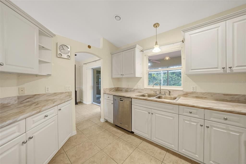 На продажу: $285,000 (3 спален, 2 ванн, 1437 Квадратных фут)