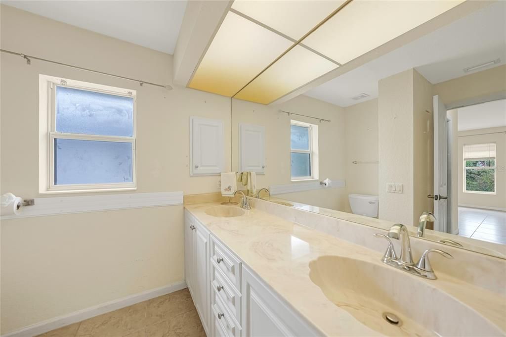 На продажу: $285,000 (3 спален, 2 ванн, 1437 Квадратных фут)