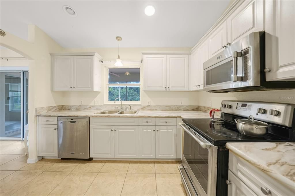 На продажу: $285,000 (3 спален, 2 ванн, 1437 Квадратных фут)