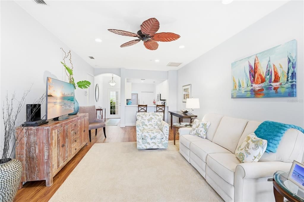 En Venta: $325,000 (2 camas, 2 baños, 1165 Pies cuadrados)