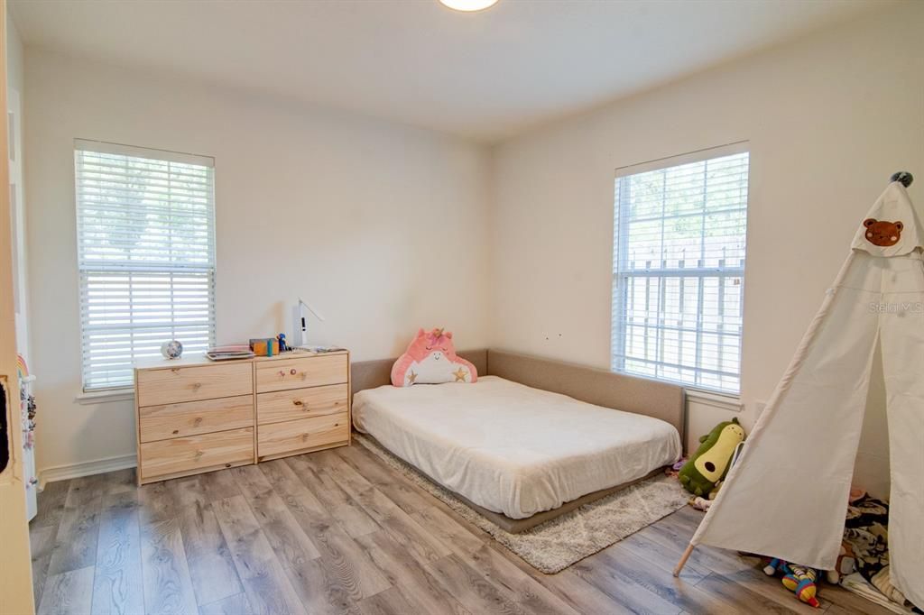 Active With Contract: $415,000 (4 beds, 2 baths, 1882 Square Feet)