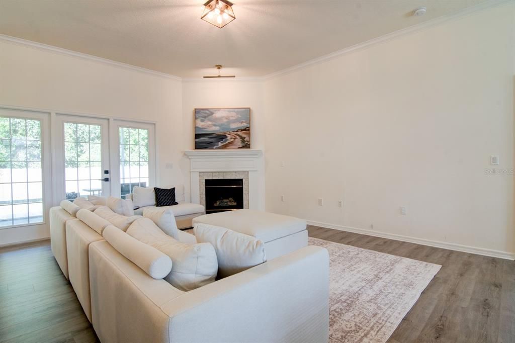 Active With Contract: $415,000 (4 beds, 2 baths, 1882 Square Feet)