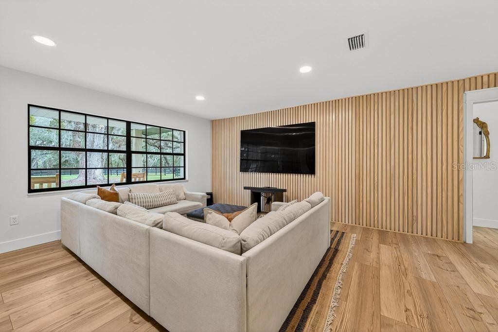 For Sale: $1,850,000 (3 beds, 3 baths, 1945 Square Feet)