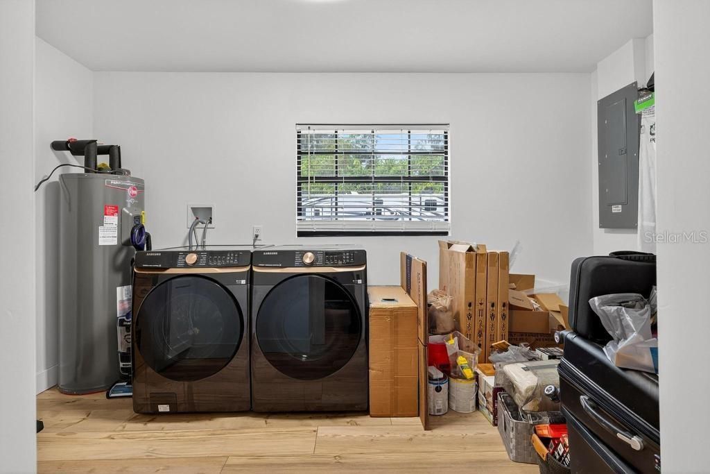 For Sale: $1,850,000 (3 beds, 3 baths, 1945 Square Feet)