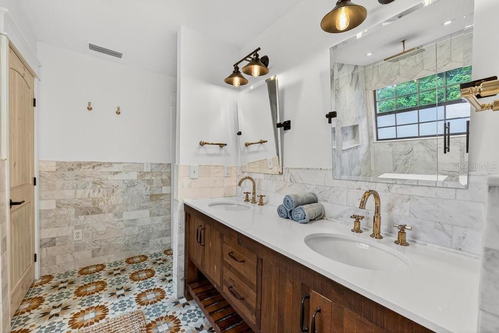 For Sale: $1,850,000 (3 beds, 3 baths, 1945 Square Feet)