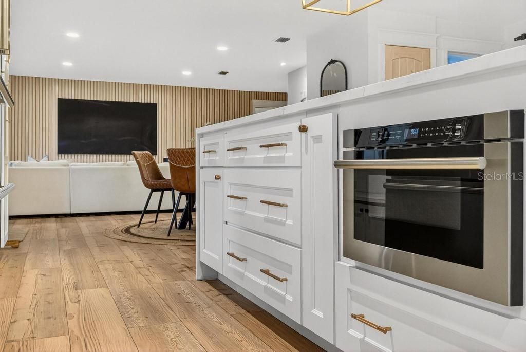 For Sale: $1,850,000 (3 beds, 3 baths, 1945 Square Feet)