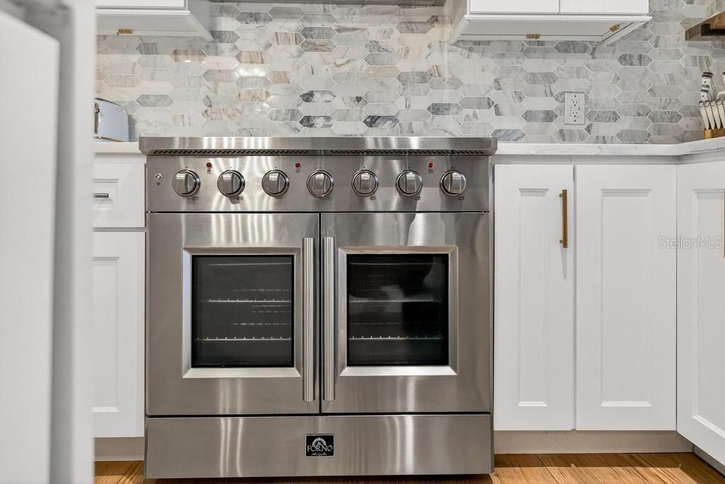 For Sale: $1,850,000 (3 beds, 3 baths, 1945 Square Feet)