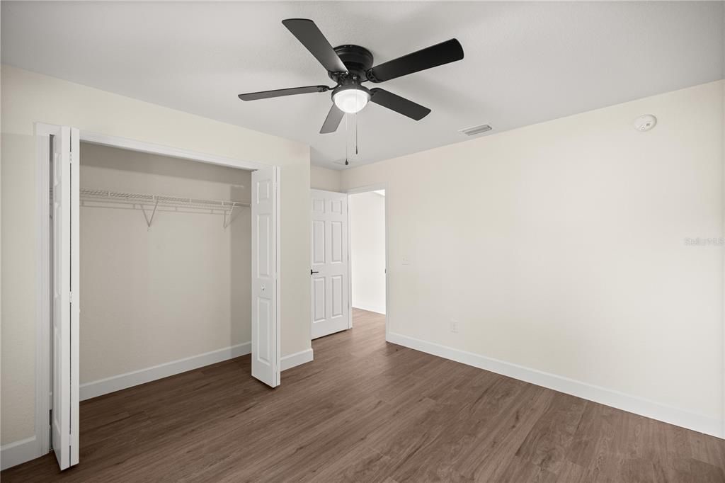 待售: $299,900 (4 贝兹, 2 浴室, 1642 平方英尺)