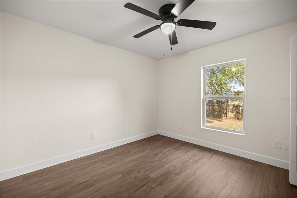 待售: $299,900 (4 贝兹, 2 浴室, 1642 平方英尺)