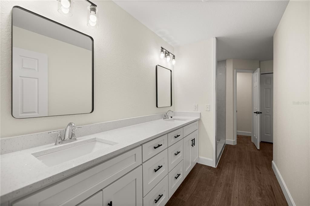 待售: $299,900 (4 贝兹, 2 浴室, 1642 平方英尺)