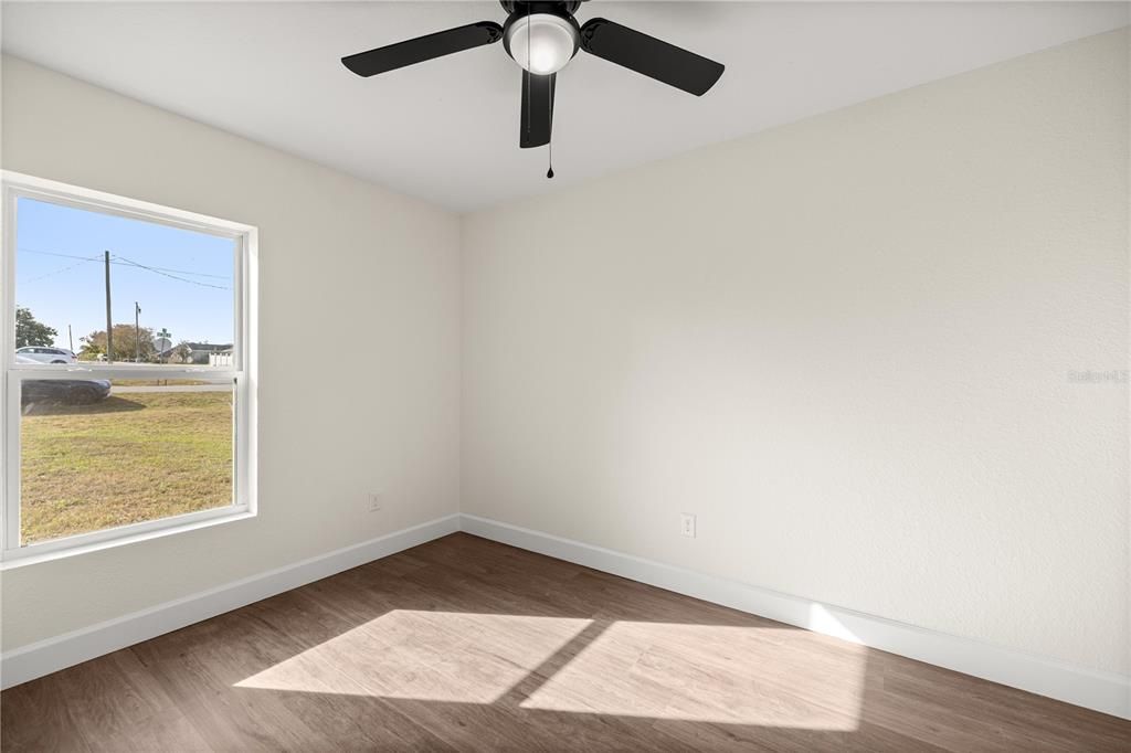 待售: $299,900 (4 贝兹, 2 浴室, 1642 平方英尺)