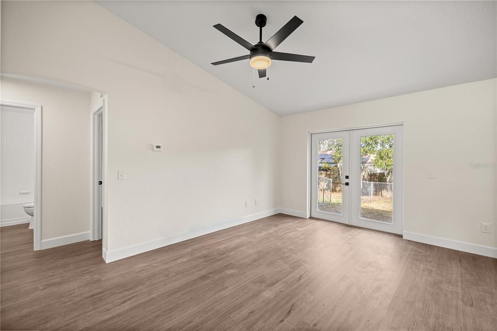 待售: $299,900 (4 贝兹, 2 浴室, 1642 平方英尺)