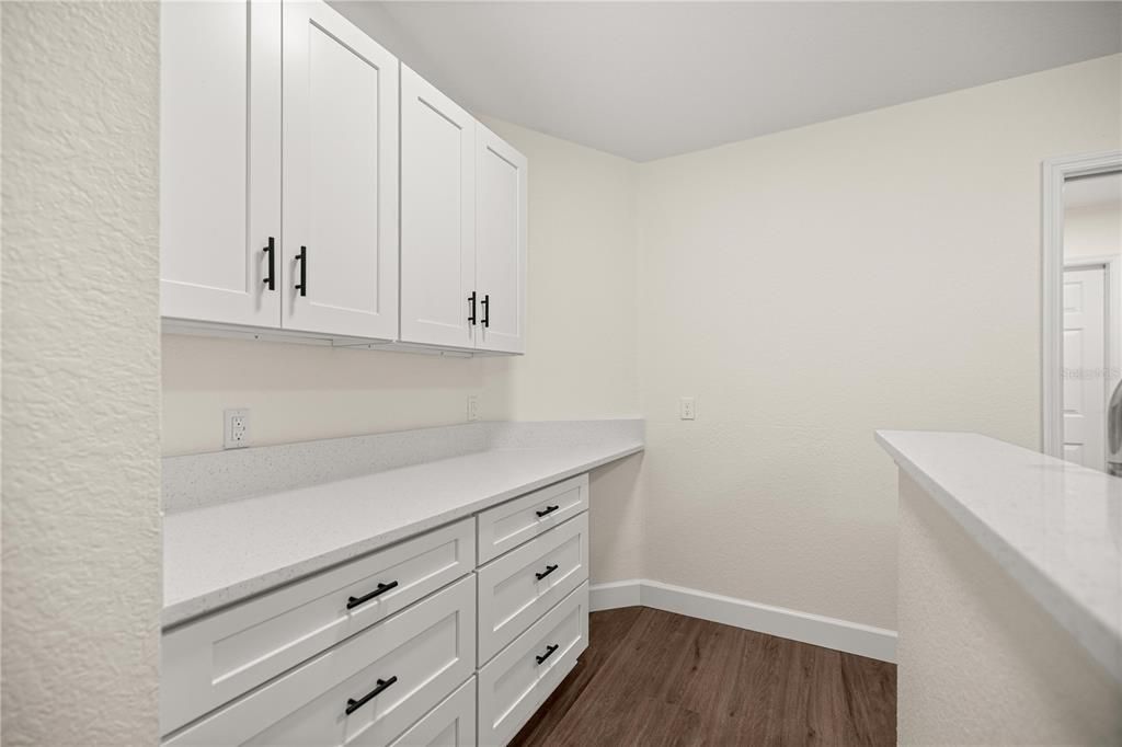 待售: $299,900 (4 贝兹, 2 浴室, 1642 平方英尺)