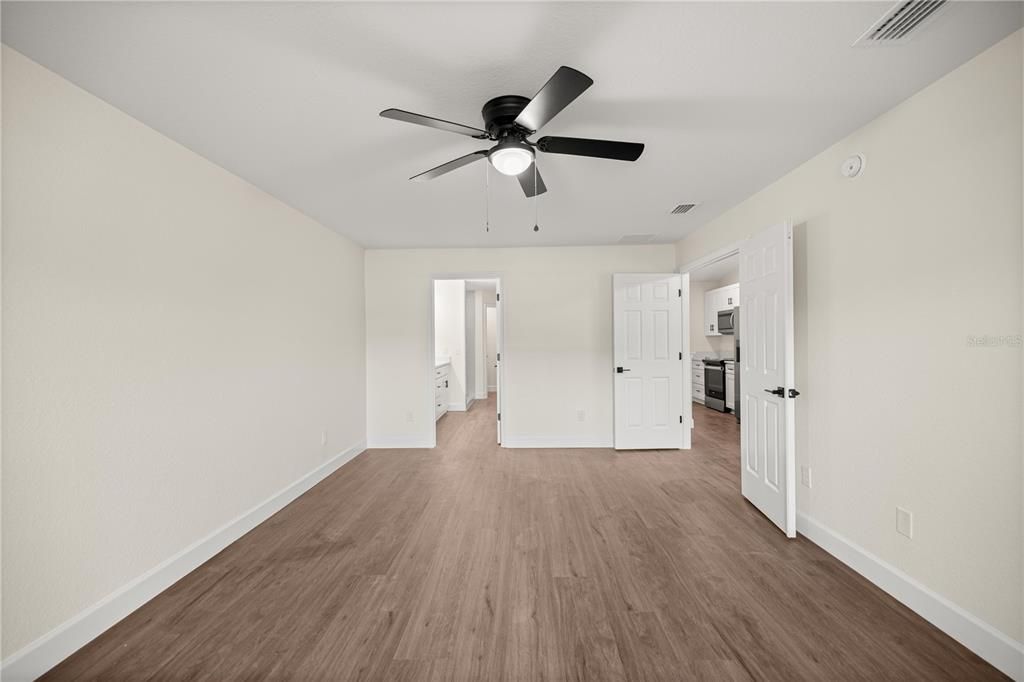 待售: $299,900 (4 贝兹, 2 浴室, 1642 平方英尺)