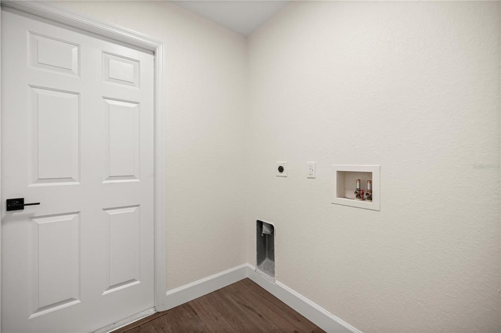 待售: $299,900 (4 贝兹, 2 浴室, 1642 平方英尺)