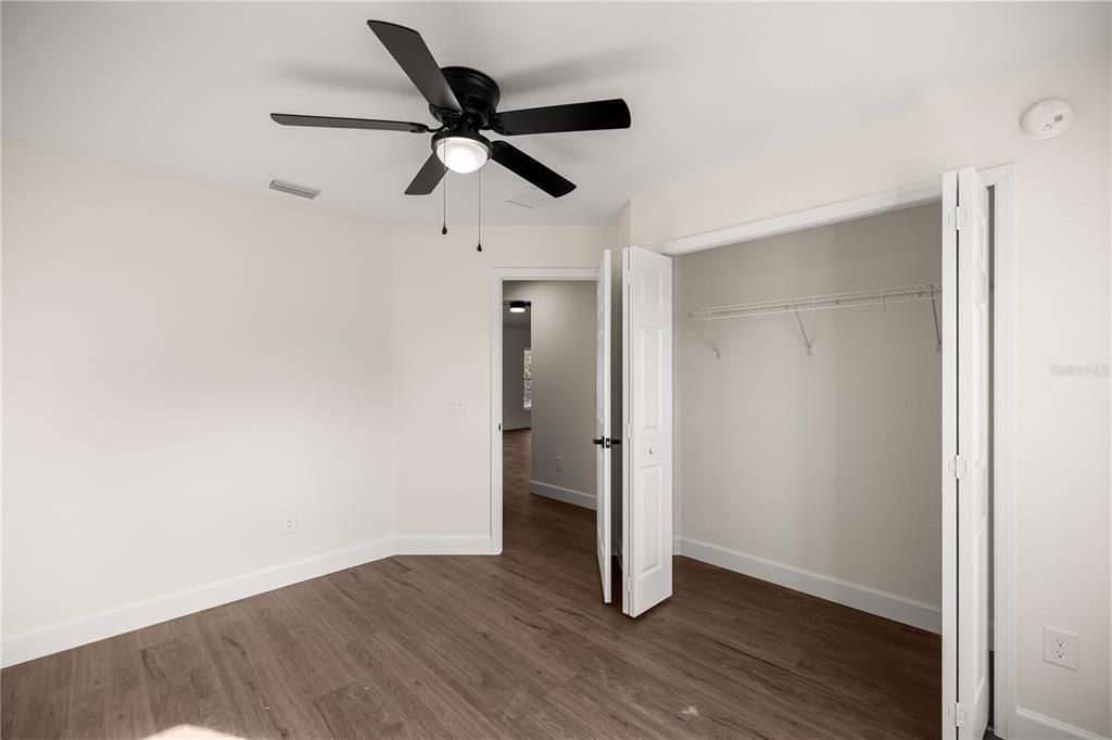 待售: $299,900 (4 贝兹, 2 浴室, 1642 平方英尺)