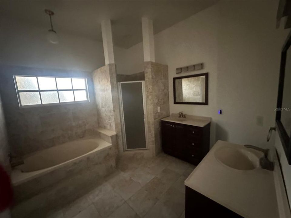 For Rent: $4,500 (4 beds, 3 baths, 3686 Square Feet)