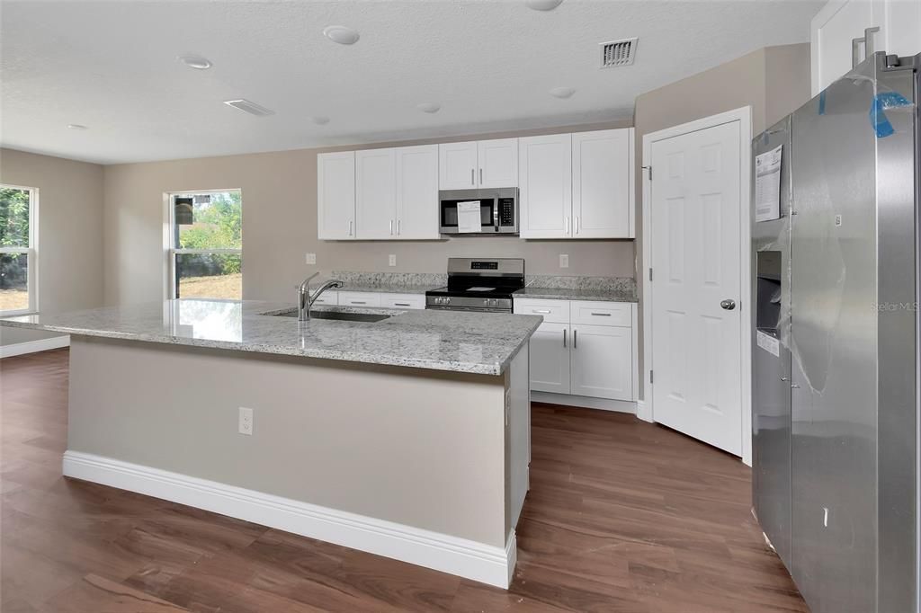 En Venta: $299,000 (3 camas, 2 baños, 1433 Pies cuadrados)