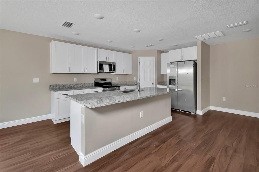 En Venta: $299,000 (3 camas, 2 baños, 1433 Pies cuadrados)