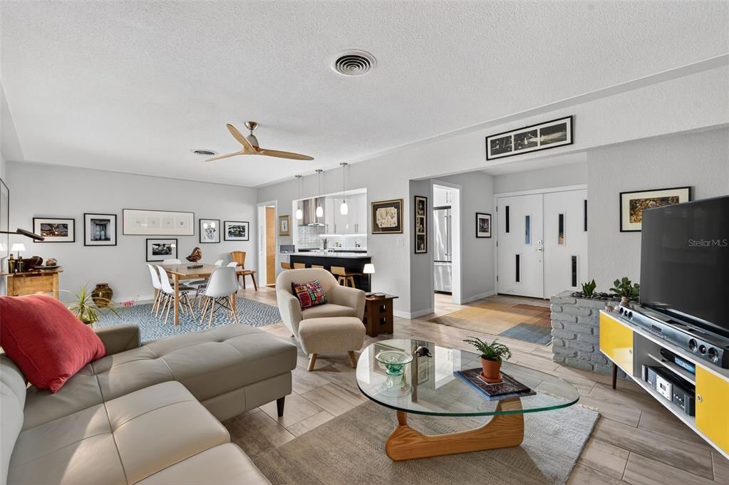 待售: $473,500 (2 贝兹, 2 浴室, 1389 平方英尺)