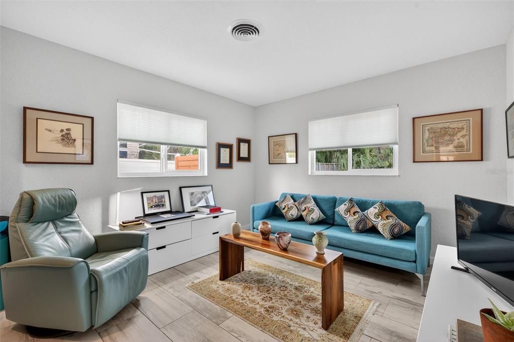 待售: $473,500 (2 贝兹, 2 浴室, 1389 平方英尺)