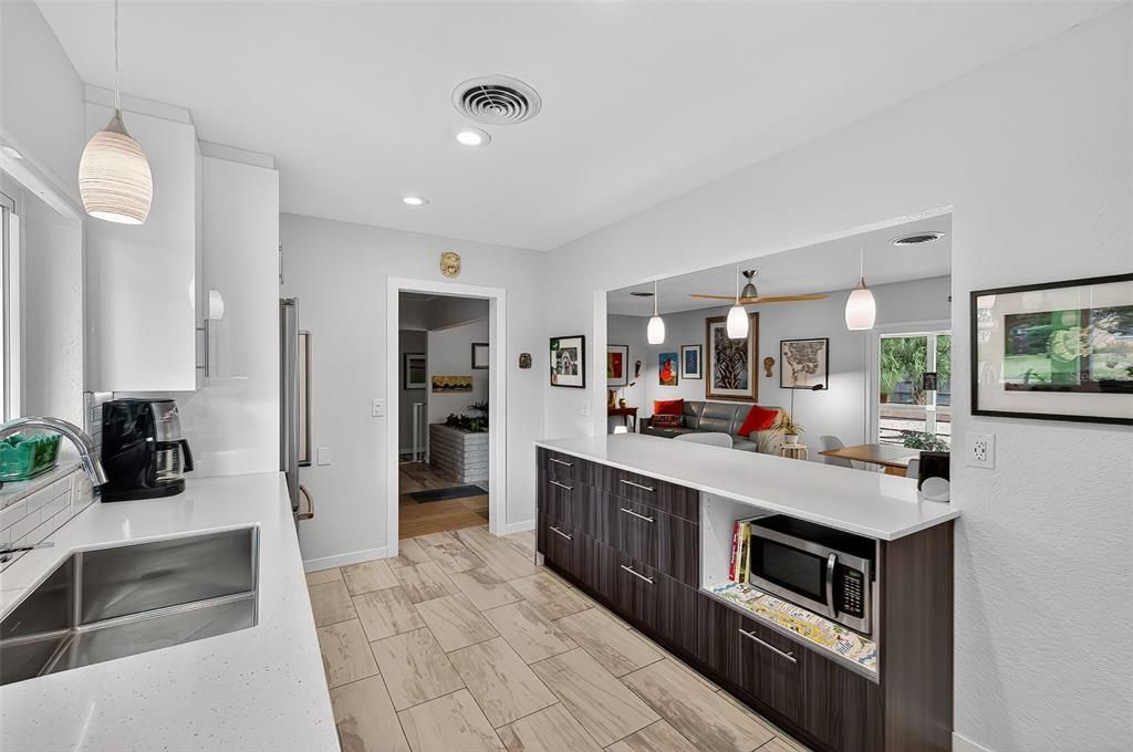 待售: $473,500 (2 贝兹, 2 浴室, 1389 平方英尺)