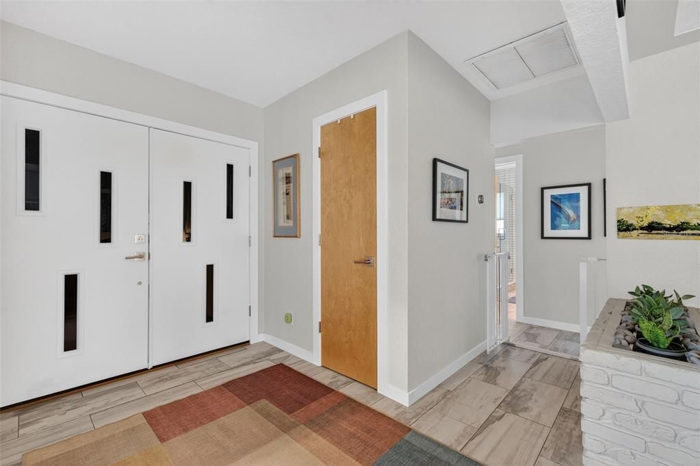 待售: $473,500 (2 贝兹, 2 浴室, 1389 平方英尺)