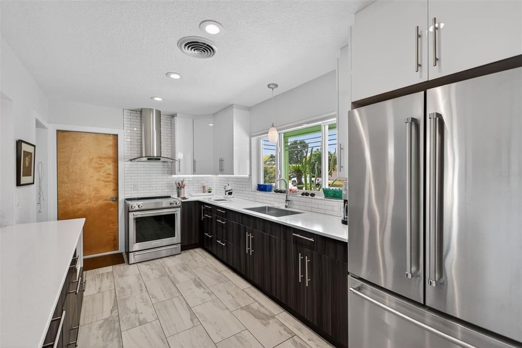 待售: $473,500 (2 贝兹, 2 浴室, 1389 平方英尺)