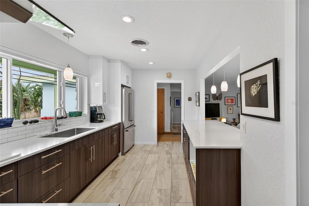 待售: $473,500 (2 贝兹, 2 浴室, 1389 平方英尺)