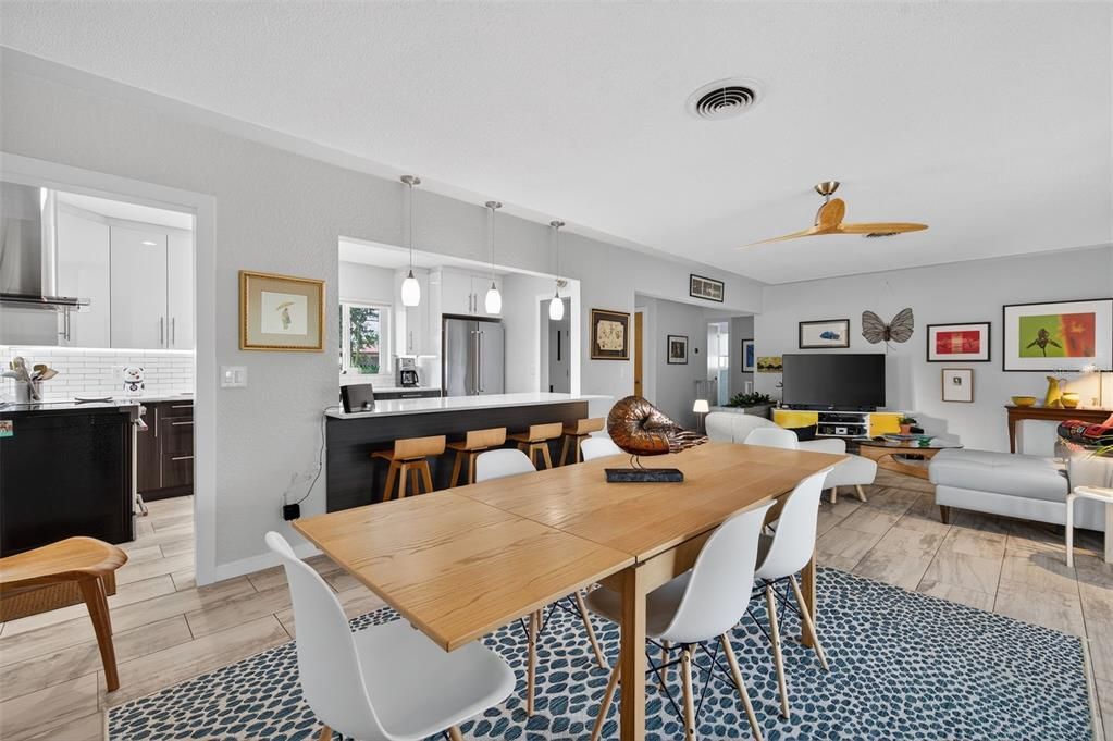 待售: $473,500 (2 贝兹, 2 浴室, 1389 平方英尺)