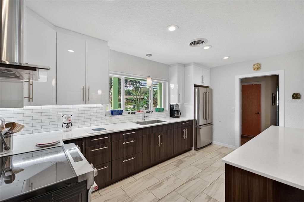 待售: $473,500 (2 贝兹, 2 浴室, 1389 平方英尺)