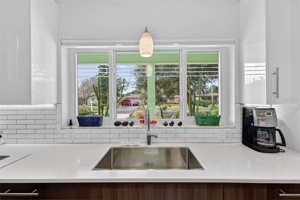 待售: $473,500 (2 贝兹, 2 浴室, 1389 平方英尺)