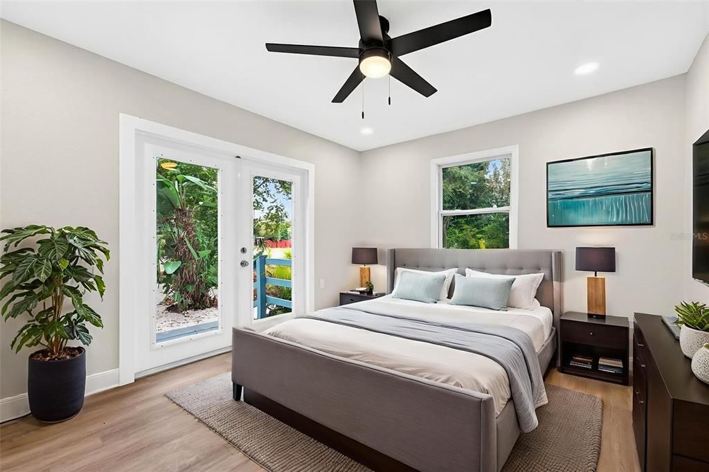 For Sale: $449,900 (2 beds, 1 baths, 916 Square Feet)