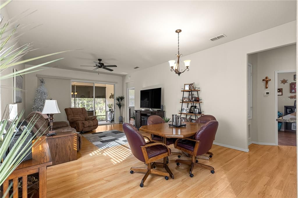 待售: $264,000 (3 贝兹, 2 浴室, 1415 平方英尺)