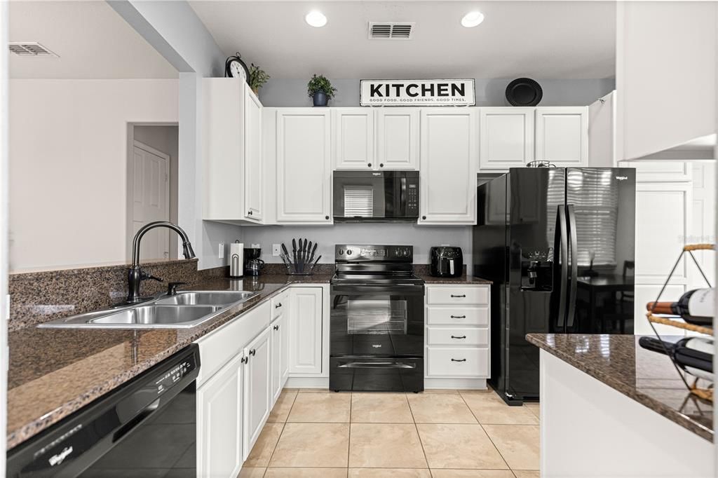 待售: $264,000 (3 贝兹, 2 浴室, 1415 平方英尺)