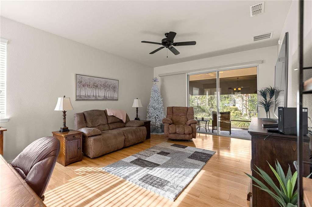 待售: $264,000 (3 贝兹, 2 浴室, 1415 平方英尺)