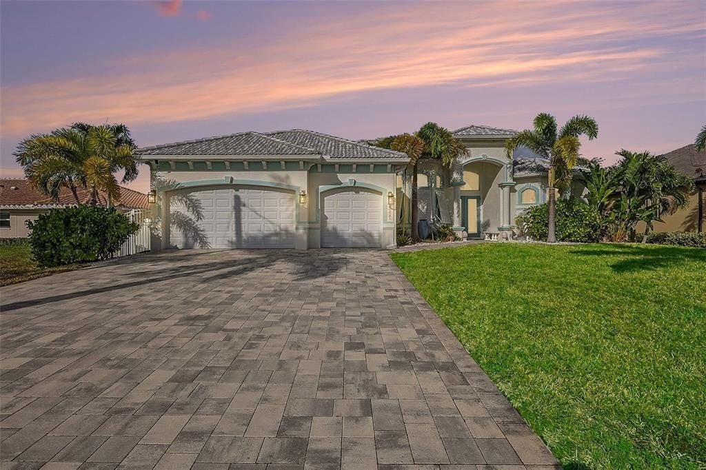 For Sale: $1,294,999 (4 beds, 3 baths, 2526 Square Feet)