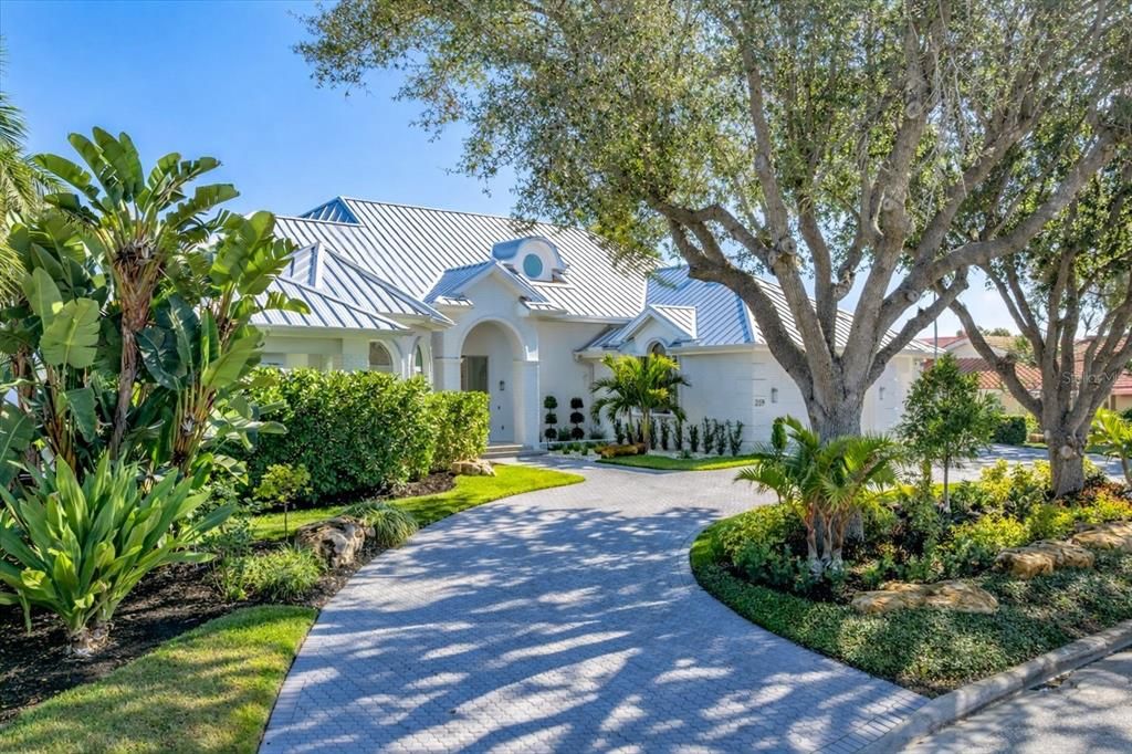 For Sale: $8,900,000 (3 beds, 3 baths, 4078 Square Feet)