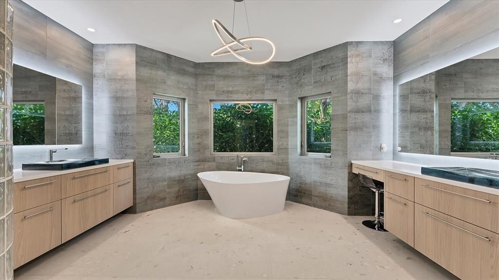 For Sale: $8,900,000 (3 beds, 3 baths, 4078 Square Feet)