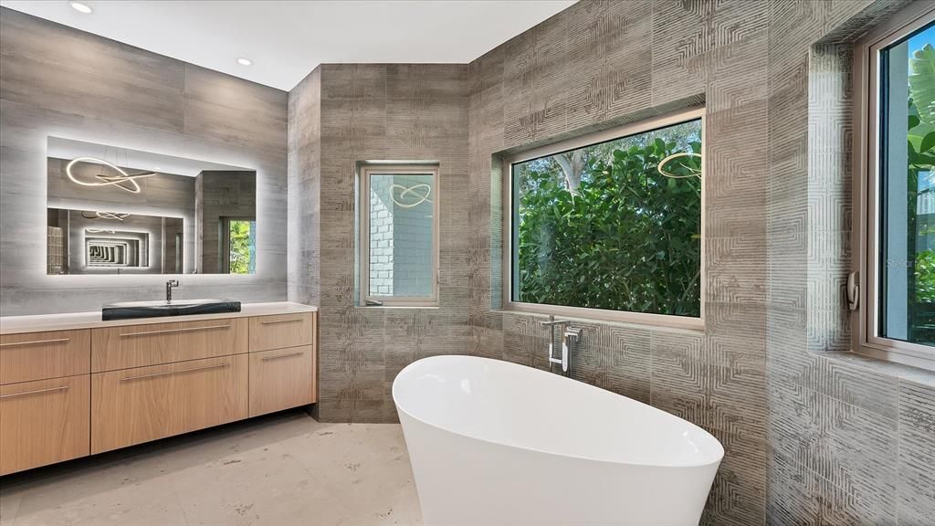 For Sale: $8,900,000 (3 beds, 3 baths, 4078 Square Feet)