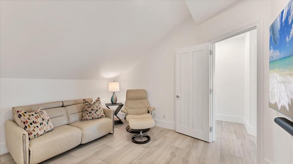 For Sale: $8,900,000 (3 beds, 3 baths, 4078 Square Feet)