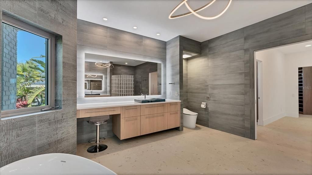 For Sale: $8,900,000 (3 beds, 3 baths, 4078 Square Feet)